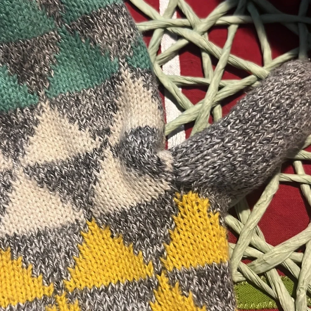 Gap Kids Grey with Multi Color Triangle Shape Hat and Mittens EUC